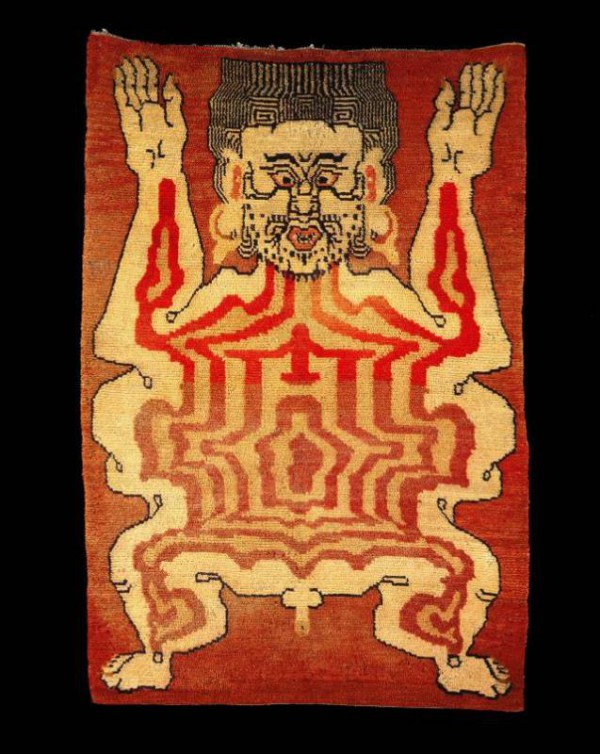 uomo spellato su tappeto tibetano