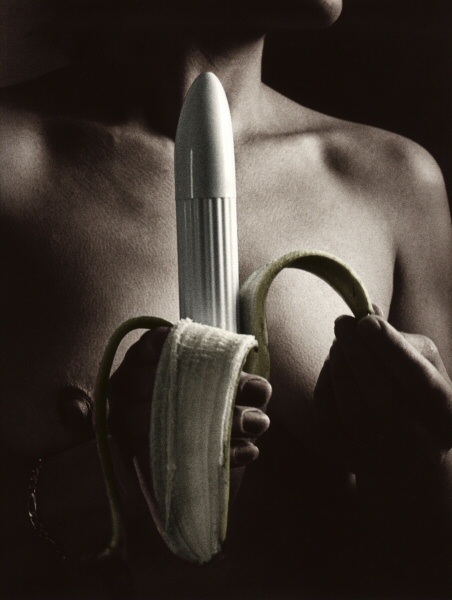 Un vibromasseur caché dans une banane